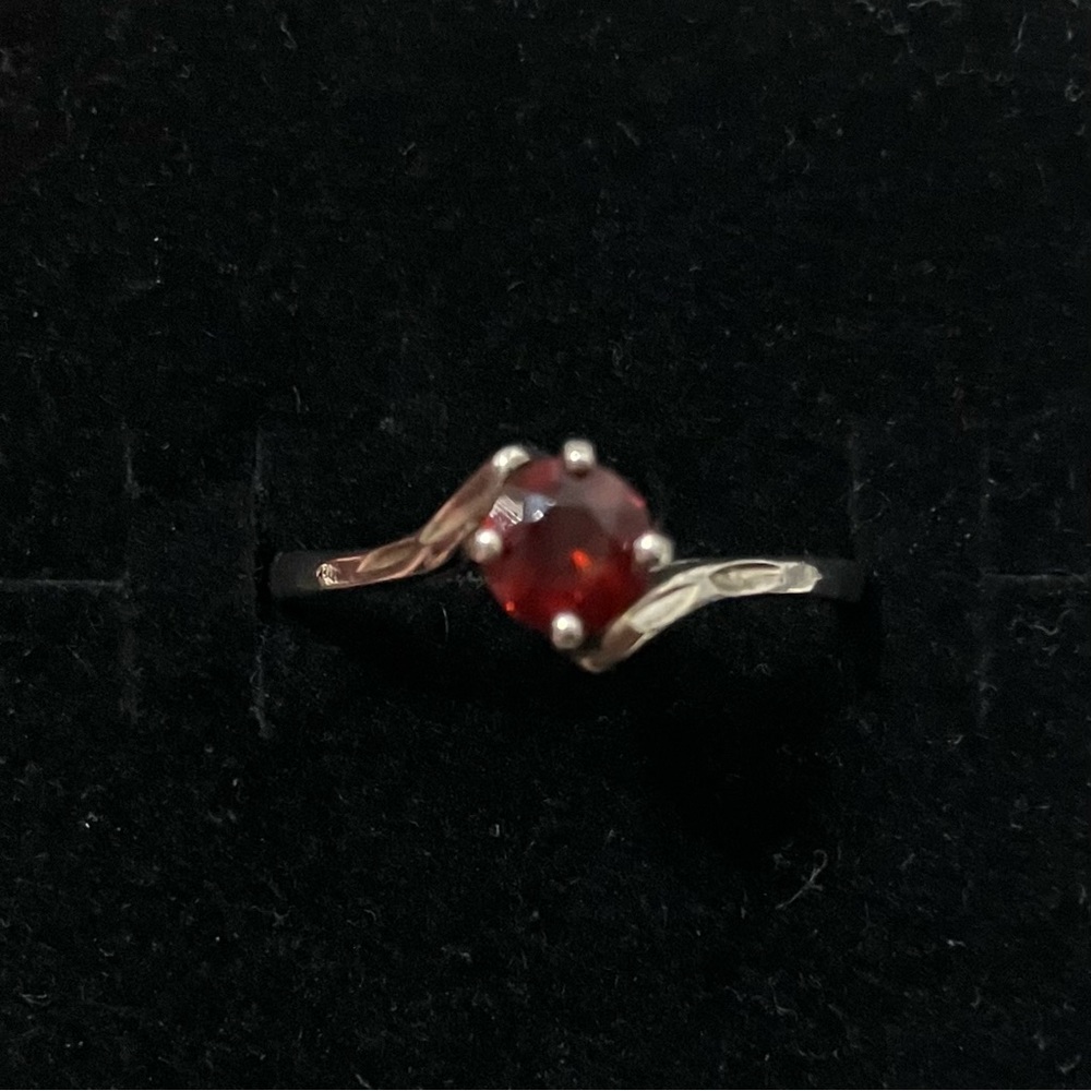 Sterling Silver 925 Garnet Solitaire Bypass Ring 7.5
